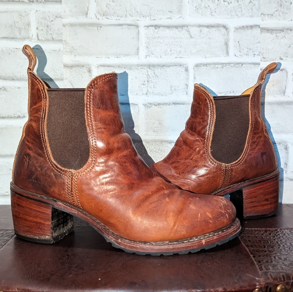 Frye Sabrina Chelsea Burgundy Red Leather Vintage-Retro Classic Moto Ankle Boots - Picture 13 of 15
